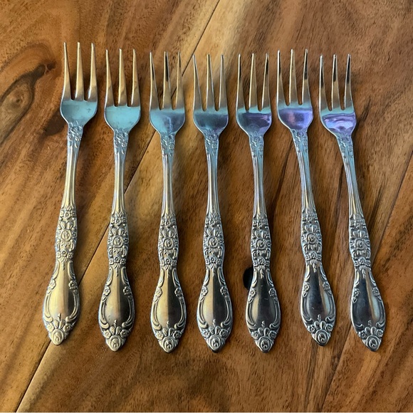✔️ Oneida Northland Carolina Cocktail Forks Small Stainless Set of 7 - Picture 1 of 5